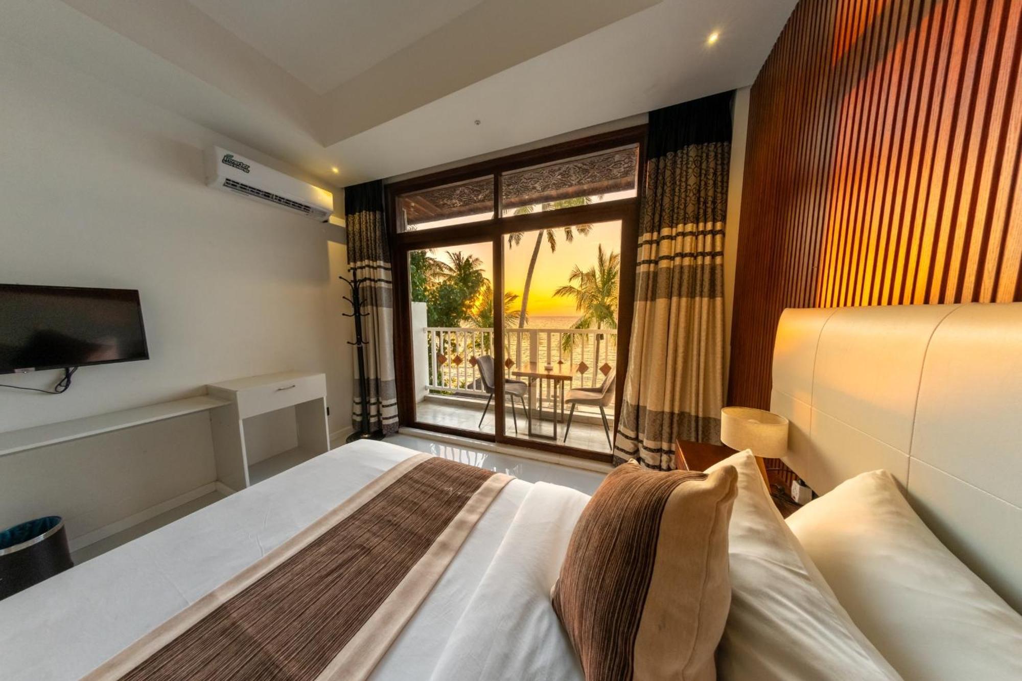 Heron Beach Hotel - The Best Maldivian Getaway In Dhiffushi,Maldives Exterior photo